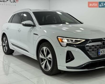Белый Ауди Q8 e-tron, объемом двигателя 0 л и пробегом 22 тыс. км за 53000 $, фото 6 на Automoto.ua