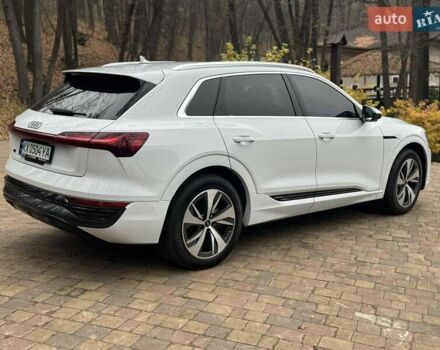 Белый Ауди Q8 e-tron, объемом двигателя 0 л и пробегом 63 тыс. км за 47800 $, фото 44 на Automoto.ua