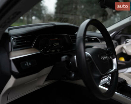 Белый Ауди Q8 e-tron, объемом двигателя 0 л и пробегом 30 тыс. км за 53500 $, фото 22 на Automoto.ua