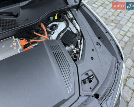 Белый Ауди Q8 e-tron, объемом двигателя 0 л и пробегом 17 тыс. км за 56500 $, фото 63 на Automoto.ua