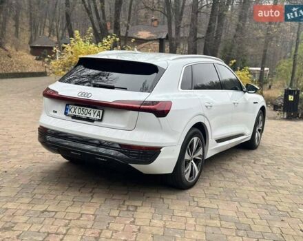 Белый Ауди Q8 e-tron, объемом двигателя 0 л и пробегом 63 тыс. км за 47800 $, фото 31 на Automoto.ua