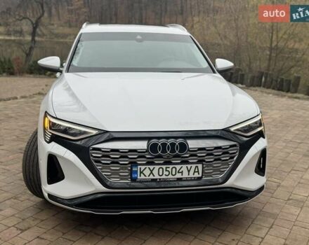 Белый Ауди Q8 e-tron, объемом двигателя 0 л и пробегом 63 тыс. км за 47800 $, фото 1 на Automoto.ua