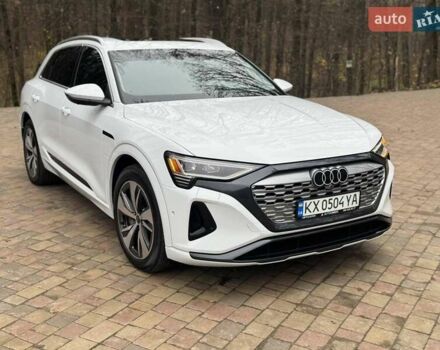 Белый Ауди Q8 e-tron, объемом двигателя 0 л и пробегом 63 тыс. км за 47800 $, фото 14 на Automoto.ua