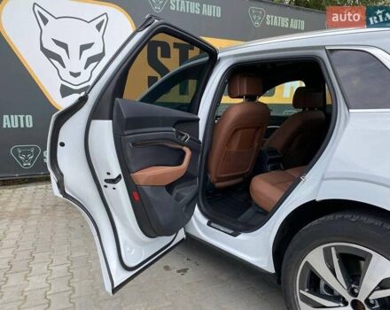 Білий Ауді Q8 e-tron, об'ємом двигуна 0 л та пробігом 3 тис. км за 59000 $, фото 31 на Automoto.ua