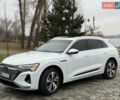 Белый Ауди Q8 e-tron, объемом двигателя 0 л и пробегом 17 тыс. км за 56500 $, фото 8 на Automoto.ua