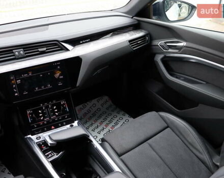 Ауді Q8 e-tron 2023 у Львові на Automoto.ua Білий Ауді Q8 e-tron, об'ємом двигуна 0 л та пробігом 23 тис. км за 49900 $, фото 41 на Automoto.ua