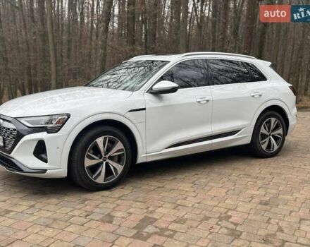 Белый Ауди Q8 e-tron, объемом двигателя 0 л и пробегом 63 тыс. км за 47800 $, фото 53 на Automoto.ua
