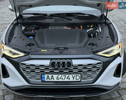 Белый Ауди Q8 e-tron, объемом двигателя 0 л и пробегом 17 тыс. км за 56500 $, фото 60 на Automoto.ua