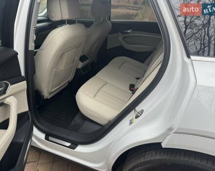 Белый Ауди Q8 e-tron, объемом двигателя 0 л и пробегом 63 тыс. км за 47800 $, фото 18 на Automoto.ua