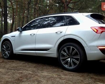 Білий Ауді Q8 e-tron, об'ємом двигуна 0 л та пробігом 17 тис. км за 50000 $, фото 13 на Automoto.ua