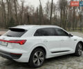 Белый Ауди Q8 e-tron, объемом двигателя 0 л и пробегом 17 тыс. км за 56500 $, фото 3 на Automoto.ua