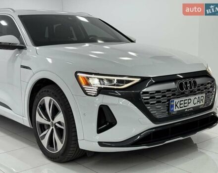 Белый Ауди Q8 e-tron, объемом двигателя 0 л и пробегом 22 тыс. км за 53000 $, фото 8 на Automoto.ua