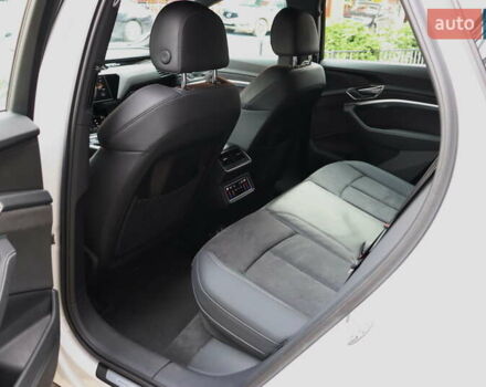 Ауді Q8 e-tron 2023 у Львові на Automoto.ua Білий Ауді Q8 e-tron, об'ємом двигуна 0 л та пробігом 23 тис. км за 49900 $, фото 36 на Automoto.ua