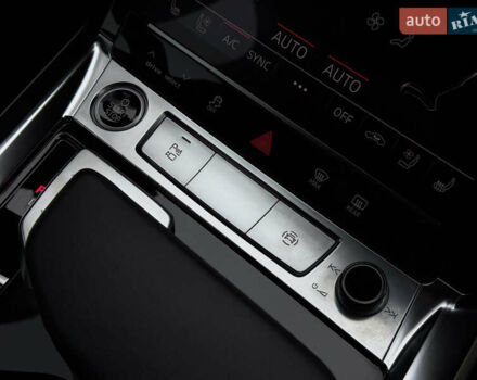 Белый Ауди Q8 e-tron, объемом двигателя 0 л и пробегом 17 тыс. км за 56500 $, фото 74 на Automoto.ua