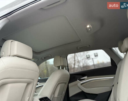 Белый Ауди Q8 e-tron, объемом двигателя 0 л и пробегом 17 тыс. км за 56500 $, фото 51 на Automoto.ua