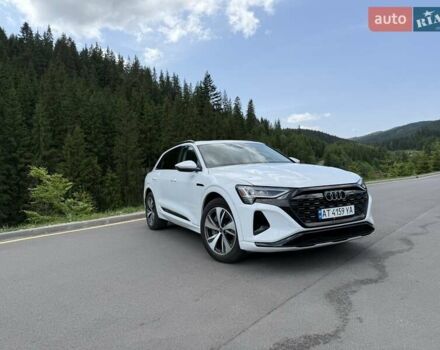 Белый Ауди Q8 e-tron, объемом двигателя 0 л и пробегом 5 тыс. км за 46999 $, фото 4 на Automoto.ua