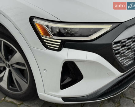 Белый Ауди Q8 e-tron, объемом двигателя 0 л и пробегом 17 тыс. км за 56500 $, фото 12 на Automoto.ua