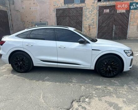 Ауди Q8 e-tron 2023 в Киеве на Automoto.ua Белый Ауди Q8 e-tron, объемом двигателя 0 л и пробегом 29 тыс. км за 65000 $, фото 17 на Automoto.ua