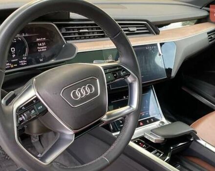 Белый Ауди Q8 e-tron, объемом двигателя 0 л и пробегом 3 тыс. км за 59100 $, фото 1 на Automoto.ua