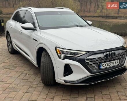 Белый Ауди Q8 e-tron, объемом двигателя 0 л и пробегом 63 тыс. км за 47800 $, фото 3 на Automoto.ua