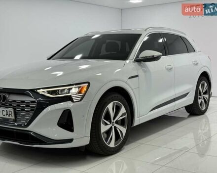 Белый Ауди Q8 e-tron, объемом двигателя 0 л и пробегом 22 тыс. км за 53000 $, фото 7 на Automoto.ua