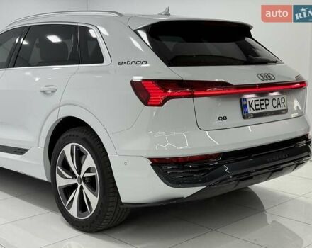 Белый Ауди Q8 e-tron, объемом двигателя 0 л и пробегом 22 тыс. км за 53000 $, фото 17 на Automoto.ua