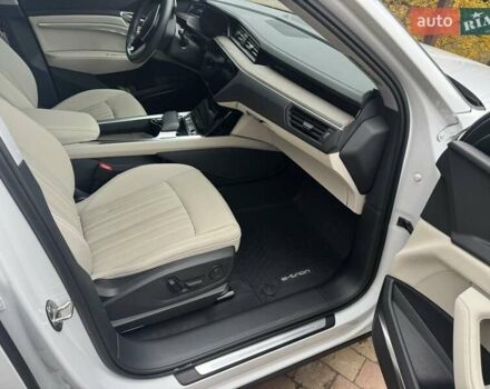 Белый Ауди Q8 e-tron, объемом двигателя 0 л и пробегом 63 тыс. км за 47800 $, фото 22 на Automoto.ua