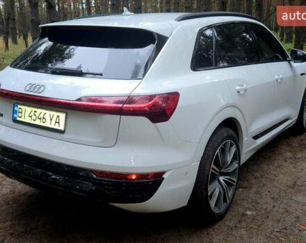 Білий Ауді Q8 e-tron, об'ємом двигуна 0 л та пробігом 17 тис. км за 50000 $, фото 18 на Automoto.ua