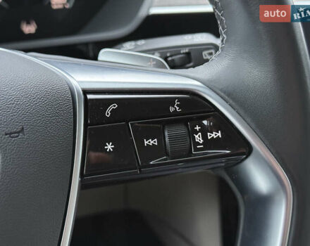 Белый Ауди Q8 e-tron, объемом двигателя 0 л и пробегом 17 тыс. км за 56500 $, фото 57 на Automoto.ua