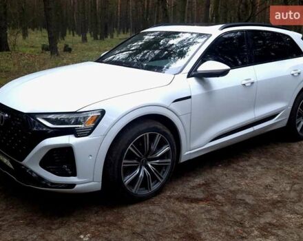 Білий Ауді Q8 e-tron, об'ємом двигуна 0 л та пробігом 17 тис. км за 50000 $, фото 5 на Automoto.ua