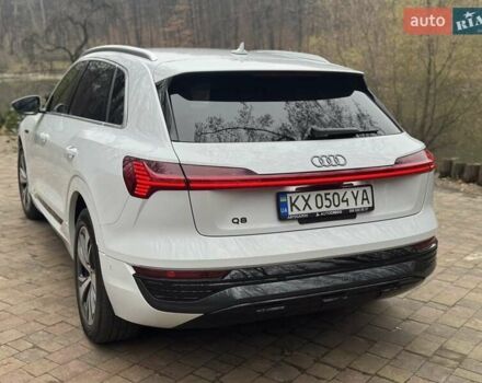 Белый Ауди Q8 e-tron, объемом двигателя 0 л и пробегом 63 тыс. км за 47800 $, фото 16 на Automoto.ua