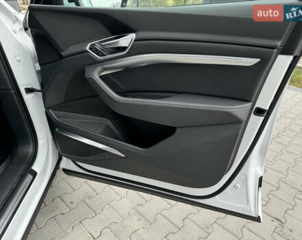 Белый Ауди Q8 e-tron, объемом двигателя 0 л и пробегом 5 тыс. км за 47500 $, фото 42 на Automoto.ua