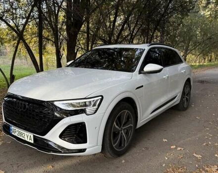 Белый Ауди Q8 e-tron, объемом двигателя 0 л и пробегом 11 тыс. км за 51000 $, фото 13 на Automoto.ua