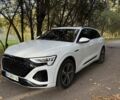 Белый Ауди Q8 e-tron, объемом двигателя 0 л и пробегом 11 тыс. км за 51000 $, фото 13 на Automoto.ua