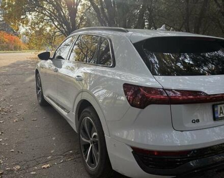 Белый Ауди Q8 e-tron, объемом двигателя 0 л и пробегом 11 тыс. км за 51000 $, фото 10 на Automoto.ua