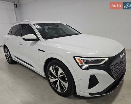 Белый Ауди Q8 e-tron, объемом двигателя 0 л и пробегом 63 тыс. км за 47800 $, фото 62 на Automoto.ua
