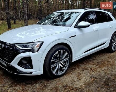 Білий Ауді Q8 e-tron, об'ємом двигуна 0 л та пробігом 17 тис. км за 50000 $, фото 1 на Automoto.ua