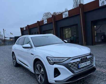 Белый Ауди Q8 e-tron, объемом двигателя 0 л и пробегом 3 тыс. км за 59100 $, фото 2 на Automoto.ua