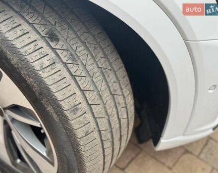 Белый Ауди Q8 e-tron, объемом двигателя 0 л и пробегом 63 тыс. км за 47800 $, фото 12 на Automoto.ua