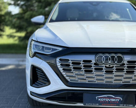 Белый Ауди Q8 e-tron, объемом двигателя 0 л и пробегом 10 тыс. км за 52000 $, фото 2 на Automoto.ua