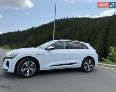 Белый Ауди Q8 e-tron, объемом двигателя 0 л и пробегом 5 тыс. км за 46999 $, фото 7 на Automoto.ua