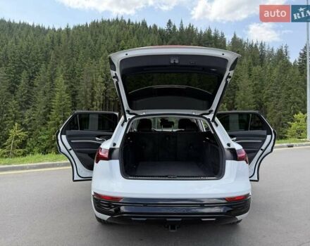 Белый Ауди Q8 e-tron, объемом двигателя 0 л и пробегом 5 тыс. км за 46999 $, фото 14 на Automoto.ua