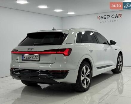 Белый Ауди Q8 e-tron, объемом двигателя 0 л и пробегом 22 тыс. км за 53000 $, фото 14 на Automoto.ua