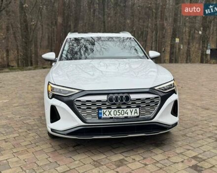 Белый Ауди Q8 e-tron, объемом двигателя 0 л и пробегом 63 тыс. км за 47800 $, фото 5 на Automoto.ua