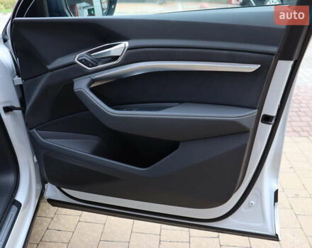 Ауді Q8 e-tron 2023 у Львові на Automoto.ua Білий Ауді Q8 e-tron, об'ємом двигуна 0 л та пробігом 23 тис. км за 49900 $, фото 48 на Automoto.ua