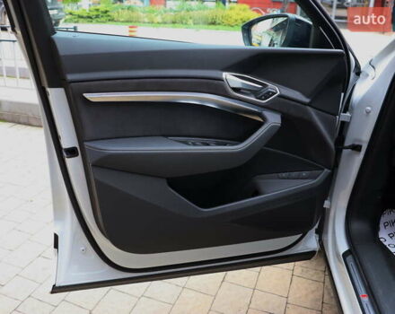 Ауді Q8 e-tron 2023 у Львові на Automoto.ua Білий Ауді Q8 e-tron, об'ємом двигуна 0 л та пробігом 23 тис. км за 49900 $, фото 12 на Automoto.ua