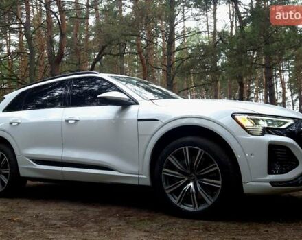 Білий Ауді Q8 e-tron, об'ємом двигуна 0 л та пробігом 17 тис. км за 50000 $, фото 12 на Automoto.ua