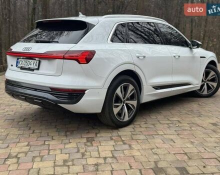 Белый Ауди Q8 e-tron, объемом двигателя 0 л и пробегом 63 тыс. км за 47800 $, фото 6 на Automoto.ua
