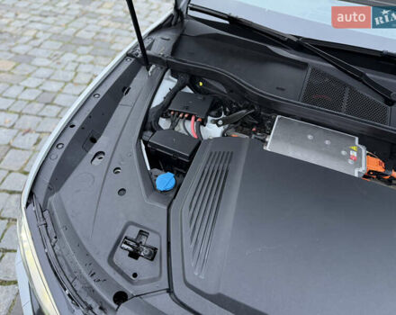 Белый Ауди Q8 e-tron, объемом двигателя 0 л и пробегом 17 тыс. км за 56500 $, фото 62 на Automoto.ua