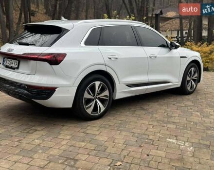 Белый Ауди Q8 e-tron, объемом двигателя 0 л и пробегом 63 тыс. км за 47800 $, фото 33 на Automoto.ua